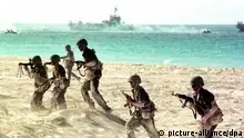 الجيش المصري يعلن اختفاء وجرح جنود في هجوم بحري