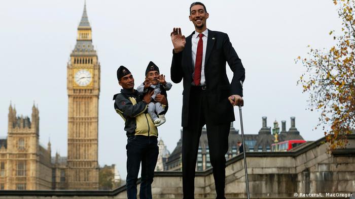 Guinness Rekorde der größte und der kleinste Mann der Welt 13.11.2014 London