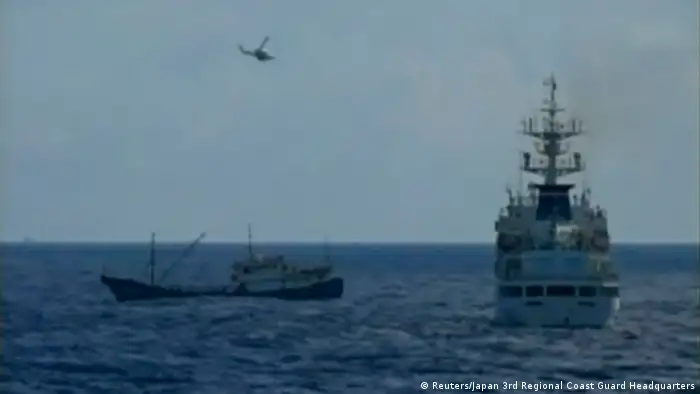 Chinesische Fischerboote verletzten die territoriale Gewässer von Japan 12.11.2014