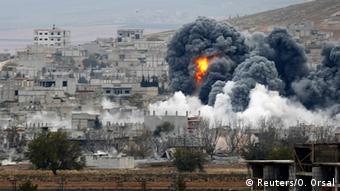 Bild eines Luftangriffs auf Kobane (Foto: Reuters)