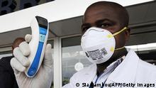 Symbolbild Afrika Ebola Fieberthermometer