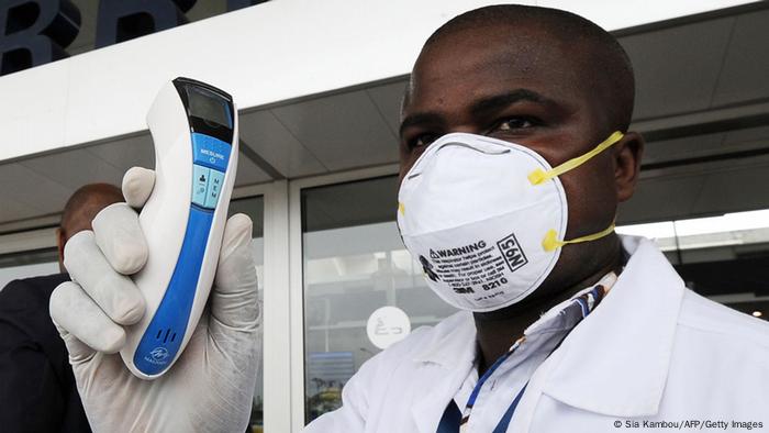 Symbolbild Afrika Ebola Fieberthermometer