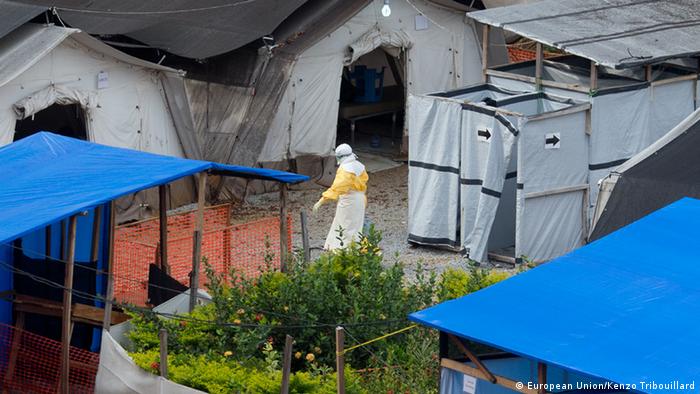 Ebola Conakry European Union Helfer Krankenlager Isolierstation