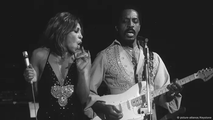 Tina Turner and Ike Turner singing together on stage