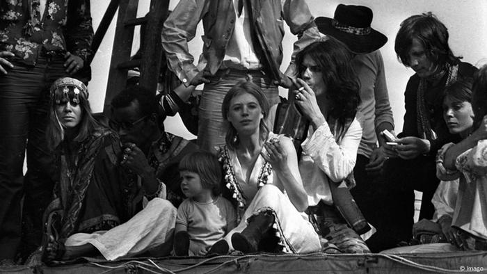 Marianne Faithfull con su hijo Nicholas, en 1969