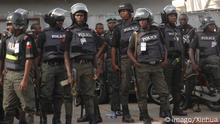 Bildnummer: 55196474 Datum: 02.04.2011 Copyright: imago/Xinhua (110403) -- LAGOS, April 3, 2011 (Xinhua) -- Nigerian policemen guard at a polling station in Lagos, Nigeria, April 2, 2011. INEC on Saturday announced that the general elections will be postponed across all the states until Monday amid hitches caused by poor logistics. (Xinhua/Olatunbosun Awoniyi) (jl) NIGERIA-PARLIAMENT ELECTION-DELAY PUBLICATIONxNOTxINxCHN Politik Wahl Parlamentswahl Nigeria kbdig xub 2011 quer premiumd o0 Polizei Polizist Bildnummer 55196474 Date 02 04 2011 Copyright Imago XINHUA Lagos April 3 2011 XINHUA Nigerian Policemen Guard AT a Polling Station in Lagos Nigeria April 2 2011 INEC ON Saturday announced Thatcher The General Elections will Be across All The States Until Monday Amid CAUSED by Poor Logistics XINHUA Awoniyi JL Nigeria Parliament ELECTION Delay PUBLICATIONxNOTxINxCHN politics Choice Parliamentary election Nigeria Kbdig 2011 horizontal premiumd o0 Police Policeman