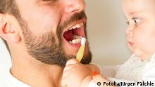 تنظيف الأسنان واللثة قد يحمي من مرض الزهايمر!