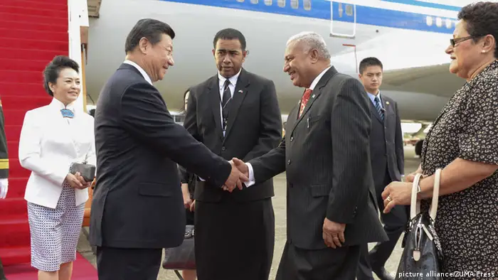 Fidschi Premierminister Bainimarama begrüßt Chinas Präsidenten Xi Jinping