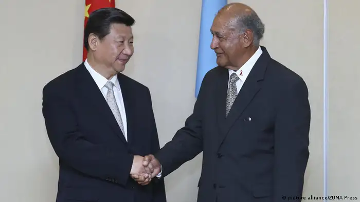 Fidschi Präsident Nailatikau begrüßt Chinas Präsidenten Xi Jinping