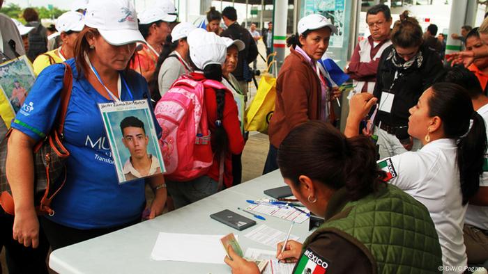A su llegada, las mujeres recibieron una visa temporal otorgada por el Instituto Nacional de Migración en México. Con ella podrán transitar libremente por el país durante los 18 días del recorrido. Este se realizará por diez estados de la República Mexicana.