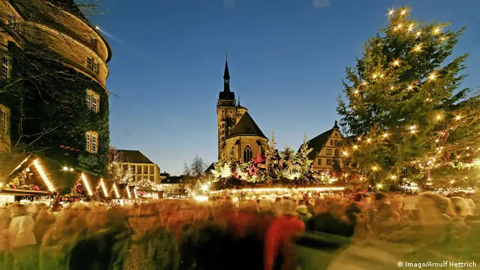 Weihnachtsmarkt an der Stiftskirche in Stuttgart