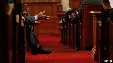 Тия депутати с техните тлъсти заплати с техните дълги отпуски