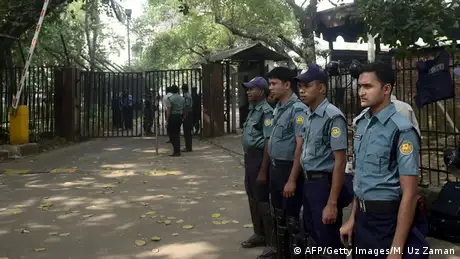 Bangladesch Polizisten vor dem Kriegsverbrechertribunal 13.11.2014 Dhaka