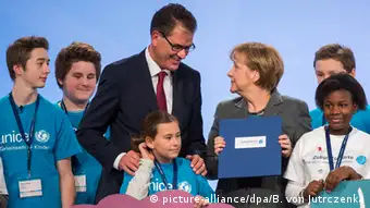 Deutschland EineWelt-Zukunftsforum Entwicklungsminister Gerd Müller und Angela Merkel