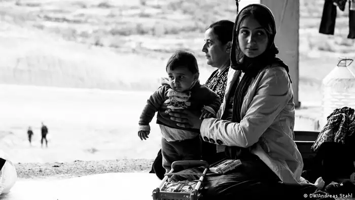 Jesiden im Nordirak Flüchtlinge Unterkunft Frauen