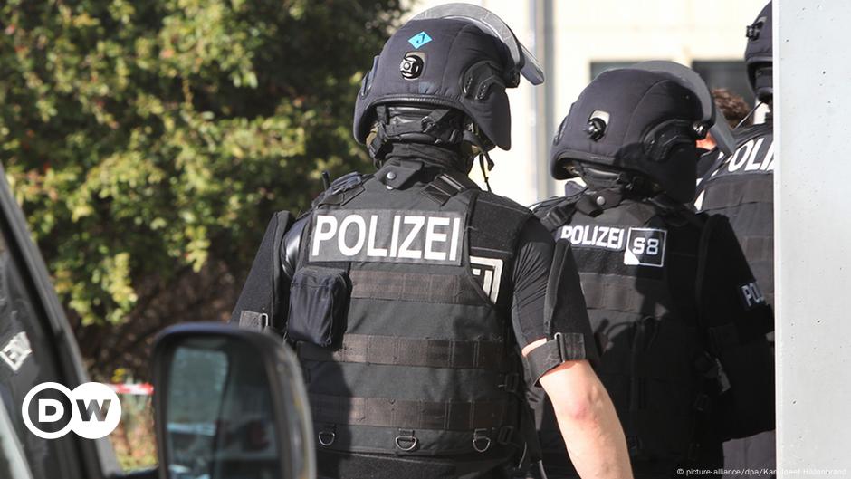 Raids Against German Far-right Suspects – DW – 05/06/2015