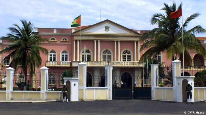 São Tomé e Príncipe justifica reconhecimento de ″uma só China″ | NOTÍCIAS |  DW | 22.12.2016