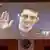 Bei der Verleihung des Alternativen Nobelpreises in Stockholm ist Edward Snowden auf einer Videoleinwand zu sehen (JONATHAN NACKSTRAND/AFP/Getty Images)