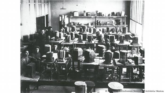 WChUTEMAS-Lehrlinge bei der praktischen Aufgabe, 1927