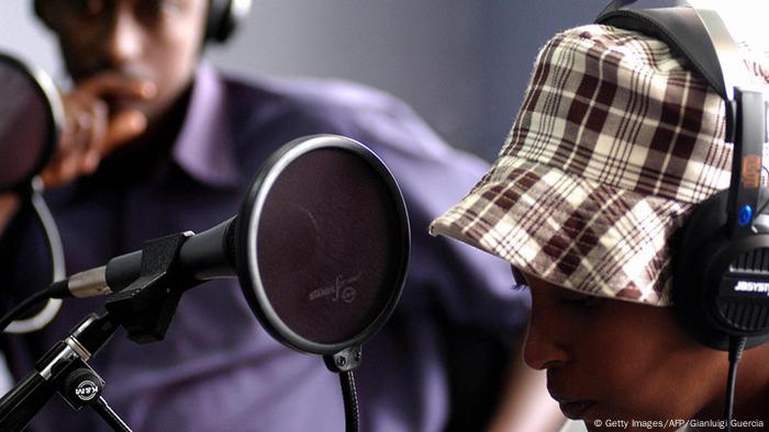Symbolbild Pressefreiheit in Ruanda - Radio 10 erstes privates Radio in Ruanda