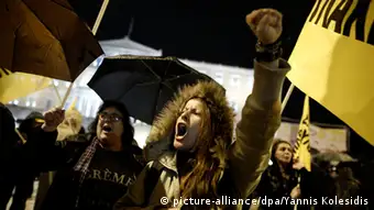 Demonstranten während einer Demonstration vor dem Parlament in Athen