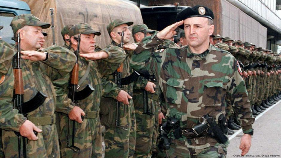 Arkan u Prijedoru 1995: njegova jedinica delovala je na hrvatskom i bosanskom frontu, učestvujući u etničkim čišćenjima, tokom kojih su bosanski civili ubijani ili nasilno deportovani