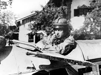 Quax, der Bruchpilot gespielt von Heinz Rühmann Quax, der Bruchpilot gespielt von Heinz Rühmann