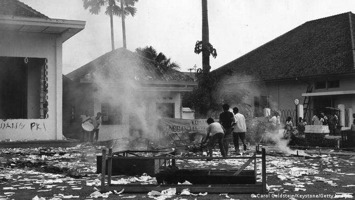 Unruhen in Indonesien 1965 (Carol Goldstein/Keystone/Getty Images)