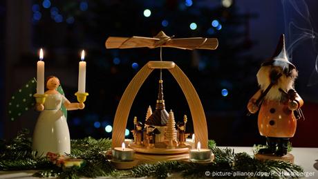 Weihnachtspyramide, Lichterengel & Räuchermännchen