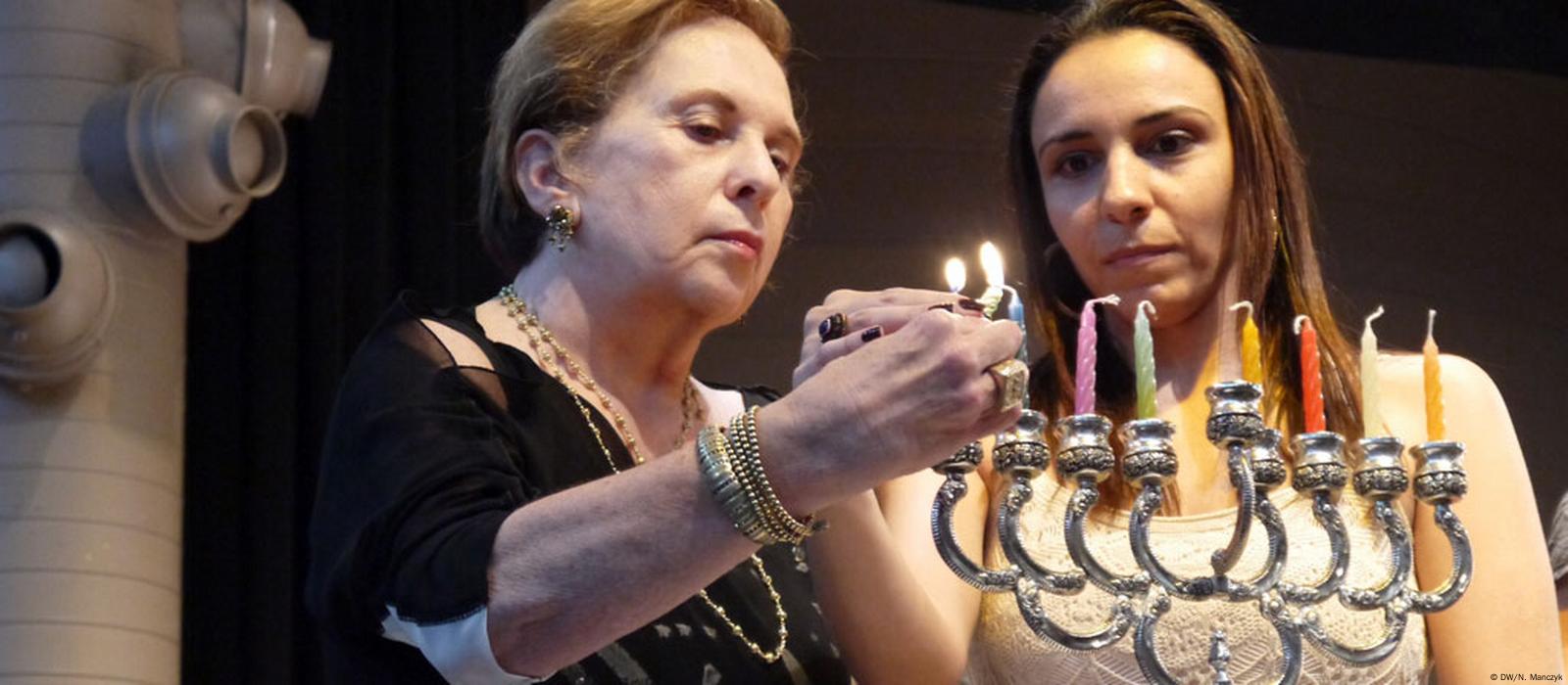 Tradição judaica da Festa das Luzes coincide com o Natal em 2014 – DW – 18/12/2014 Tradição judaica da Festa das Luzes coincide com o Natal em 2014 – DW – 18/12/2014