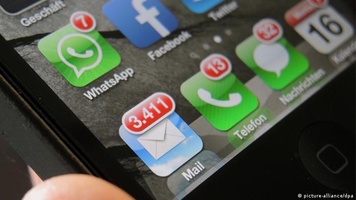 Anti Drug Drive Forces Pakistani Dealers To Switch To Whatsapp Asia An In Depth Look At News From Across The Continent Dw 18 08 2016