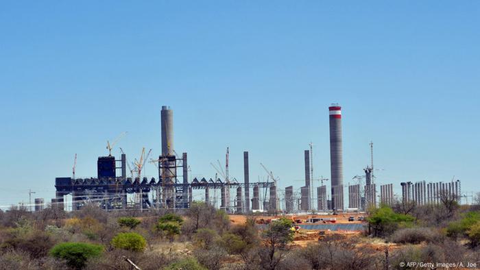 Kohlekraftwerk Medupi in Südafrika, Blick aus der Ferne auf das Werk