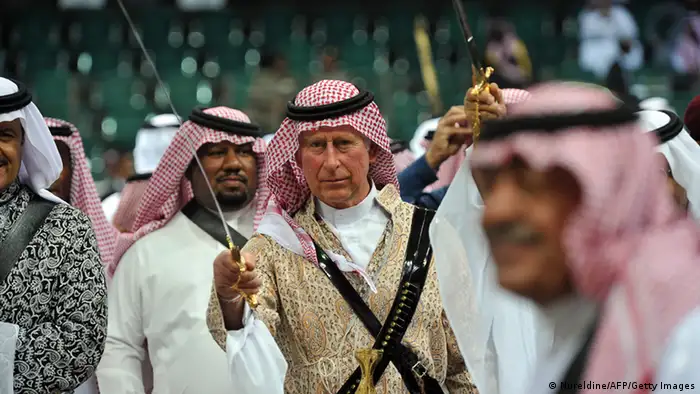 Prinz Charles beim Schwert-Tanz in Saudi Arabien (Nureldine/AFP/Getty Images)