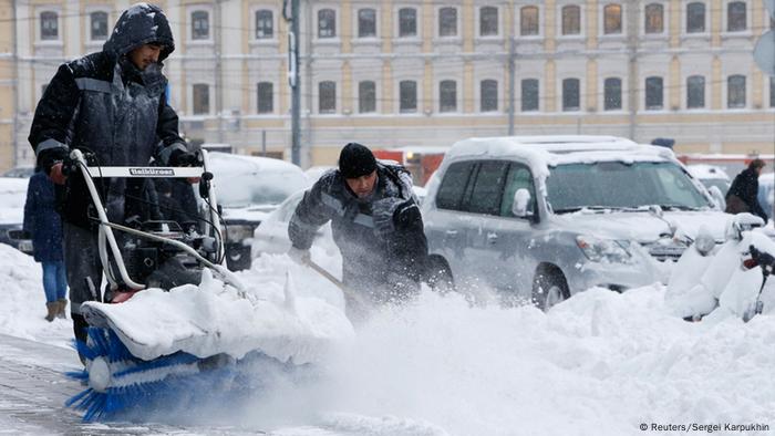 Na Moskvu Obrushilis Anomalnye Snegopady Novosti Iz Germanii O Rossii Dw 04 02 2018