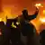Черные силуэты на баррикадах на Майдане на фоне пламени. Фото из архива