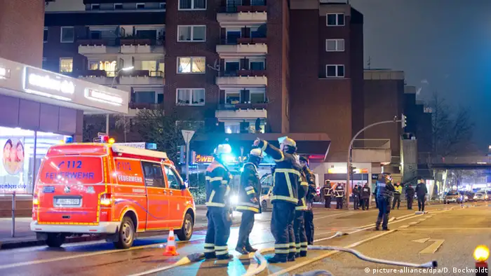 Polizei entdeckt zwei Tonnen illegale Pyrotechnik in Hamburg