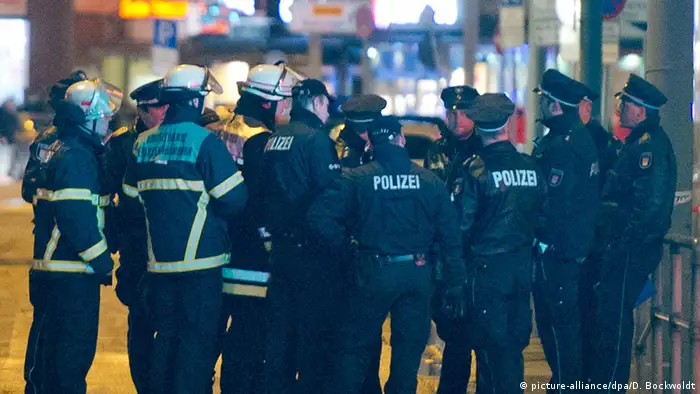 Polizei entdeckt zwei Tonnen illegale Pyrotechnik in Hamburg