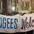 Transparent mit 'Flüchtlinge willkommen!' (Foto: dpa)