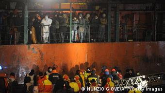 Italien Gallipoli Ankunft Migranten auf Frachter Blue Sky M 31.12.2014