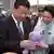Australien G20 Xi Jinping erhält Lavendel Bär Bobbie als Geschenk 18.11.2014