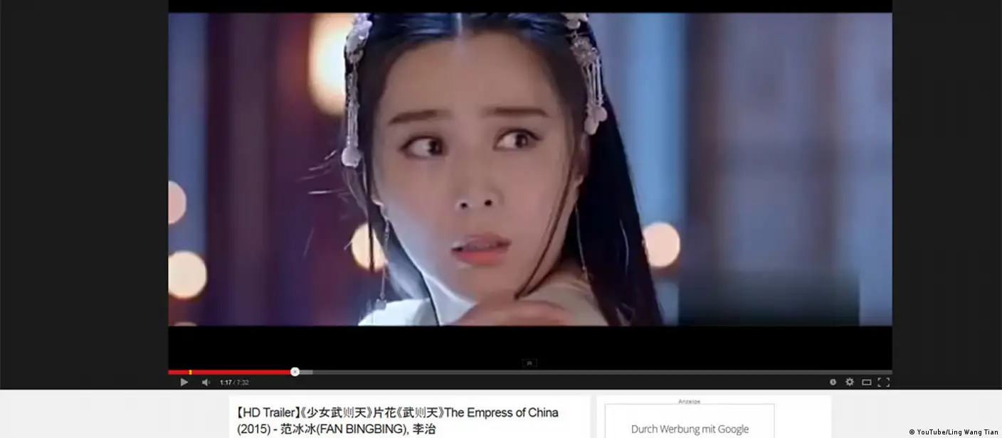 大尺度低胸装惹恼审查官员”