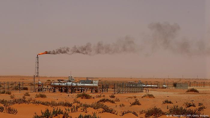 Saudi-Arabien Öl Pumpstation Pump 3 in der Wüste bei Khouris