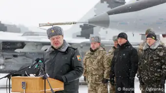 Poroschenko übergibt Kriegsgeräte