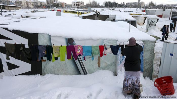 Schneesturm Libanon 8.1.2015 (picture-alliance/AP/Hussein Malla)