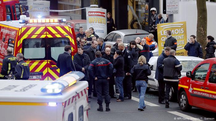 El 7 de enero de 2015, islamistas irrumpieron en las oficinas de Charlie Hebdo y abrieron fuego matando a varios caricaturistas.