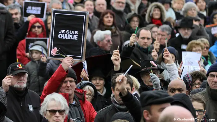 Frankreich Caen Gedenken Redaktion Charlie Hebdo 10.01.2015