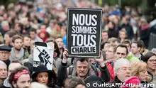 悼念遇难者 谴责袭击案：法国各地游行