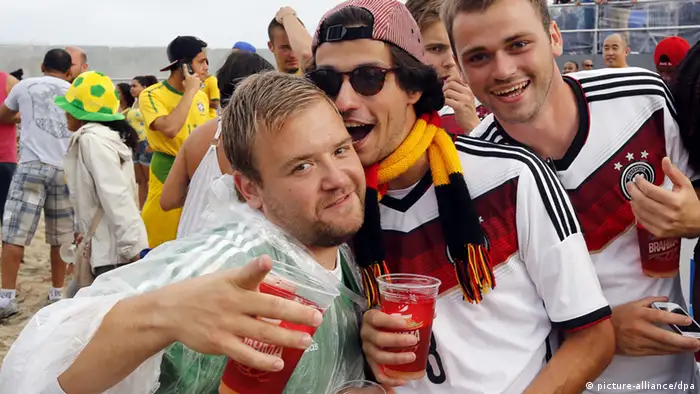 Bierselige deutsche Fans WM 2014