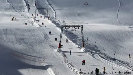 Deutschland Wintersport Wintersportgebiet Skisaison auf der Zugspitze eröffnet