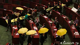 Hongkong Rede von Leung Chun-ying 14.01.2015 Protest im Parlament